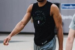 九游平台-关于雄鹿需要引进新血液，才能更好备战季后赛的信息