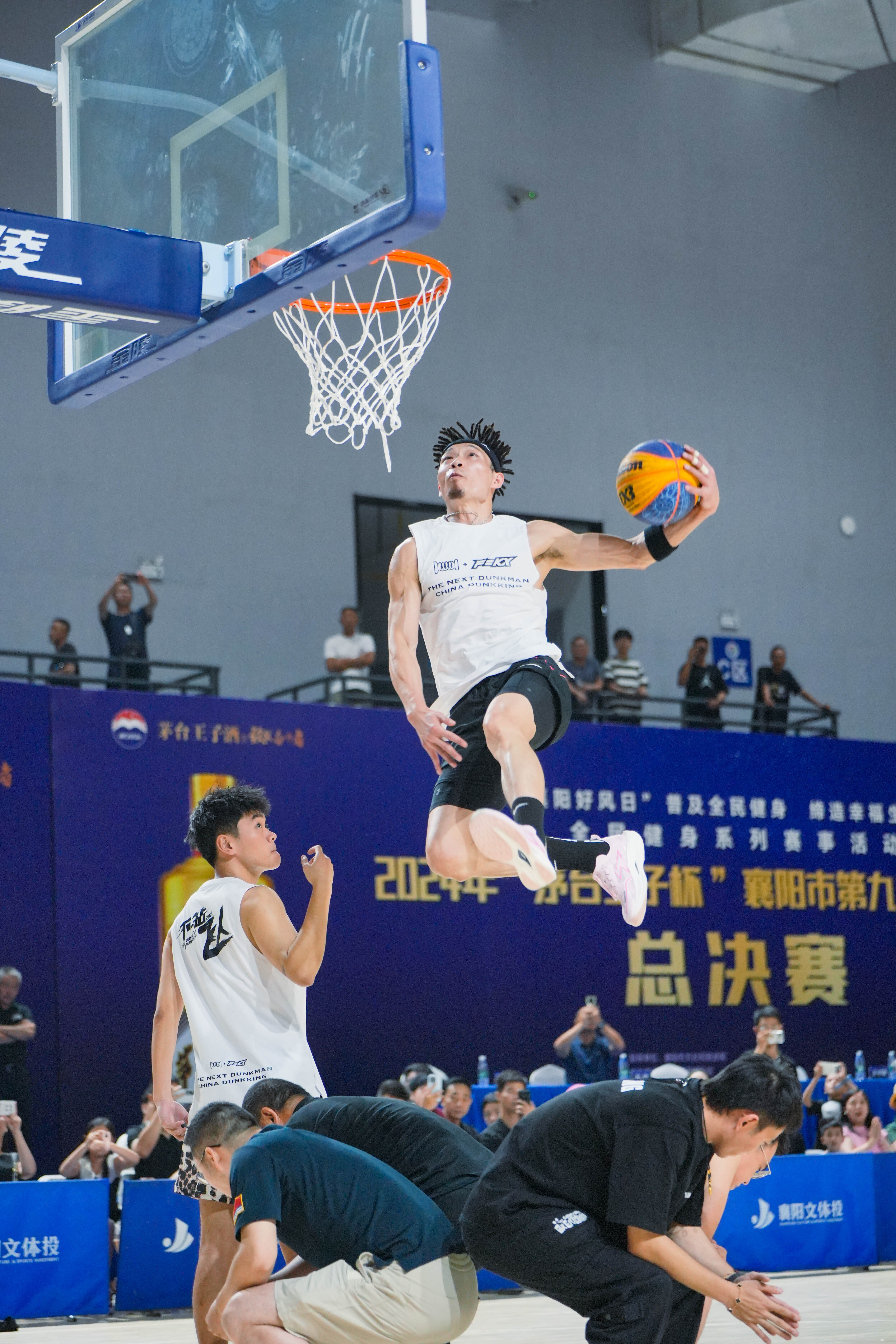 篮球名宿加盟球队，助阵球队备战