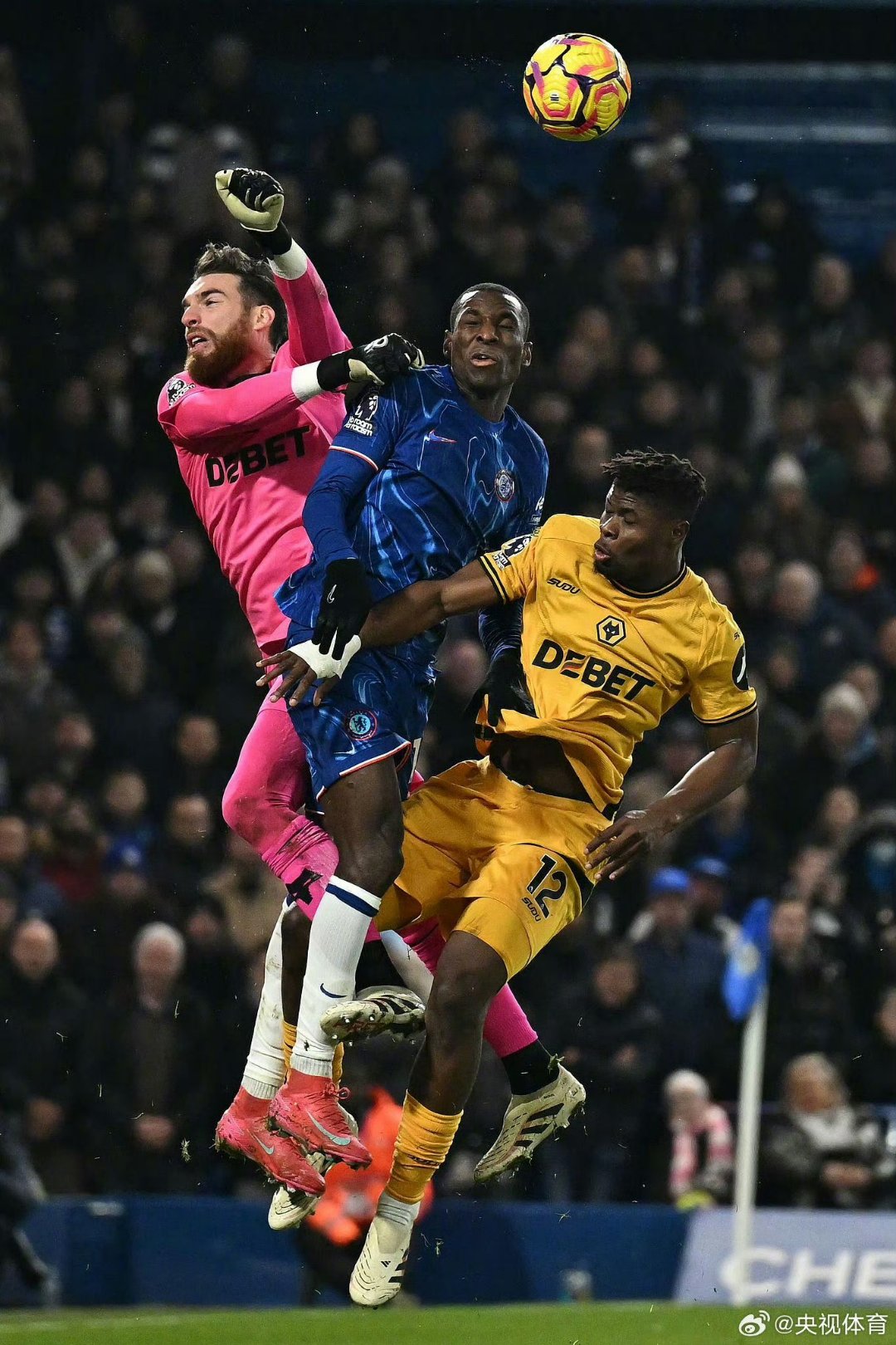 关键时刻登场，帮助球队成功逆转比赛的简单介绍