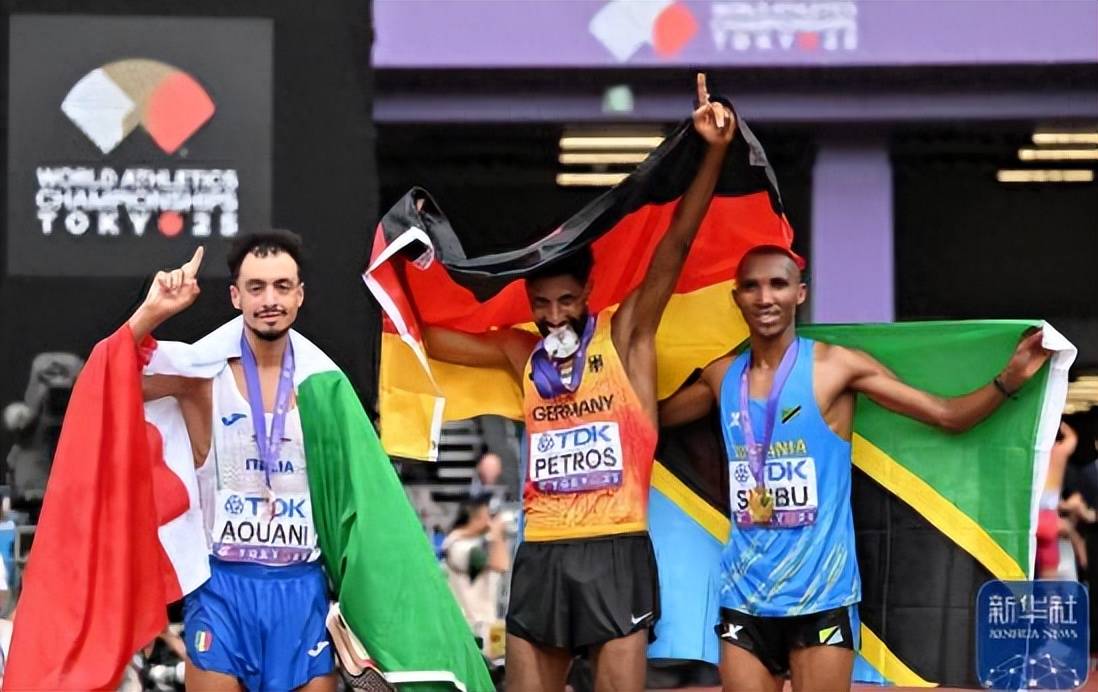 包含跳高比赛飞跃登场，选手力争冠军的词条